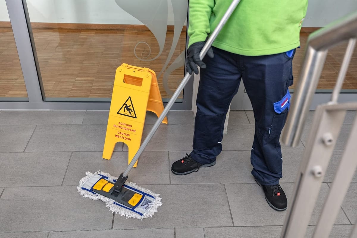 Büroreinigung: So bleibt Ihr Arbeitsplatz dauerhaft hygienisch